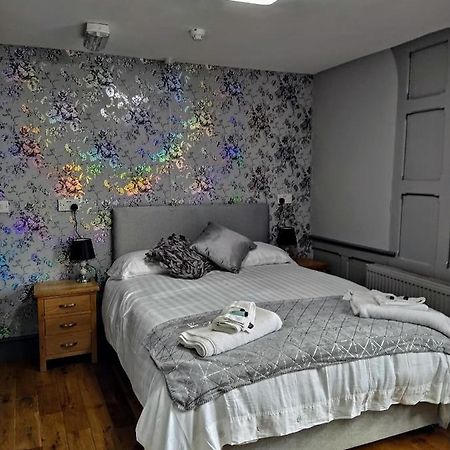 Bed and Breakfast The Edinburgh Castle à Holyhead Extérieur photo