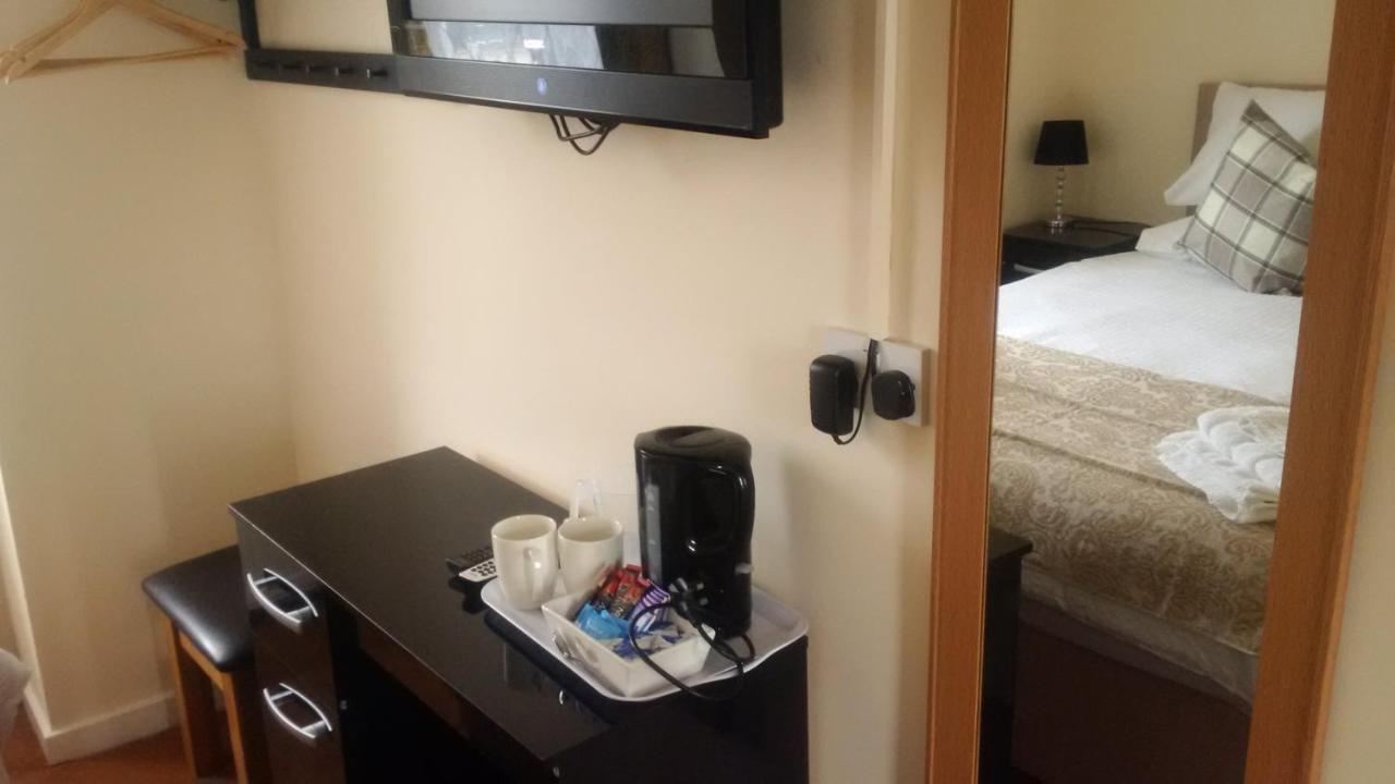 Bed and Breakfast The Edinburgh Castle à Holyhead Extérieur photo