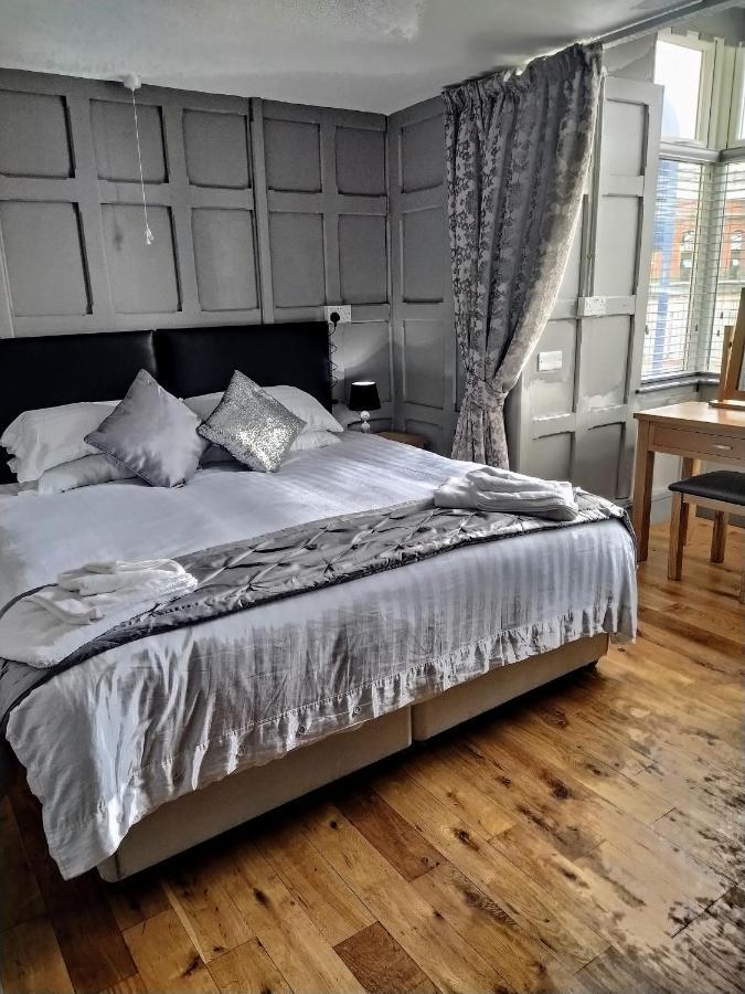 Bed and Breakfast The Edinburgh Castle à Holyhead Extérieur photo