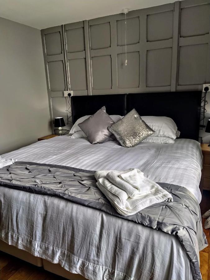 Bed and Breakfast The Edinburgh Castle à Holyhead Extérieur photo