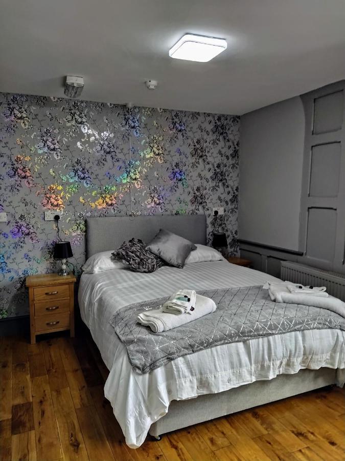 Bed and Breakfast The Edinburgh Castle à Holyhead Extérieur photo